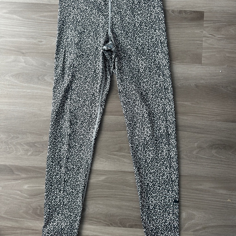 NIKE Pro Black and White Patterned Leggings